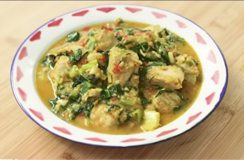 menu Ikan Tuna Woku yang cocok disajikan untuk keluarga di hari libur ini.