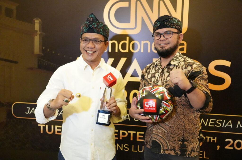 Program Insentif Guru Ngaji, Hantarkan Kang DS Raih CNN Indonesia Award