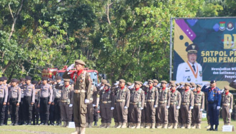 Ratusan APK di Puspemkab Tangerang Diturunkan