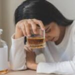 Polisi Garut Musnahkan 9 Botol Miras di Kerkof, Anak Muda Ditertibkan Saat Patroli Malam Jumat