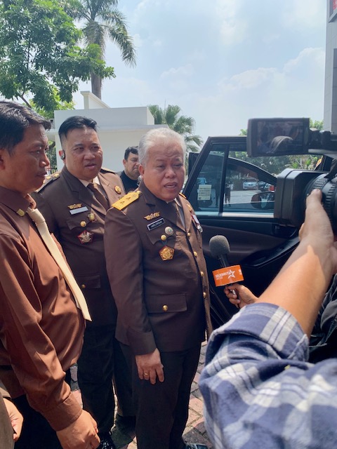 Kepala Pusat Penerangan Hukum (Kapuspenkum) Kejaksaan Agung Harli Siregar di Lapangan Badan Pendidikan dan Pelatihan (Badiklat) Kejaksaan RI kepada wartawan di Jakarta.