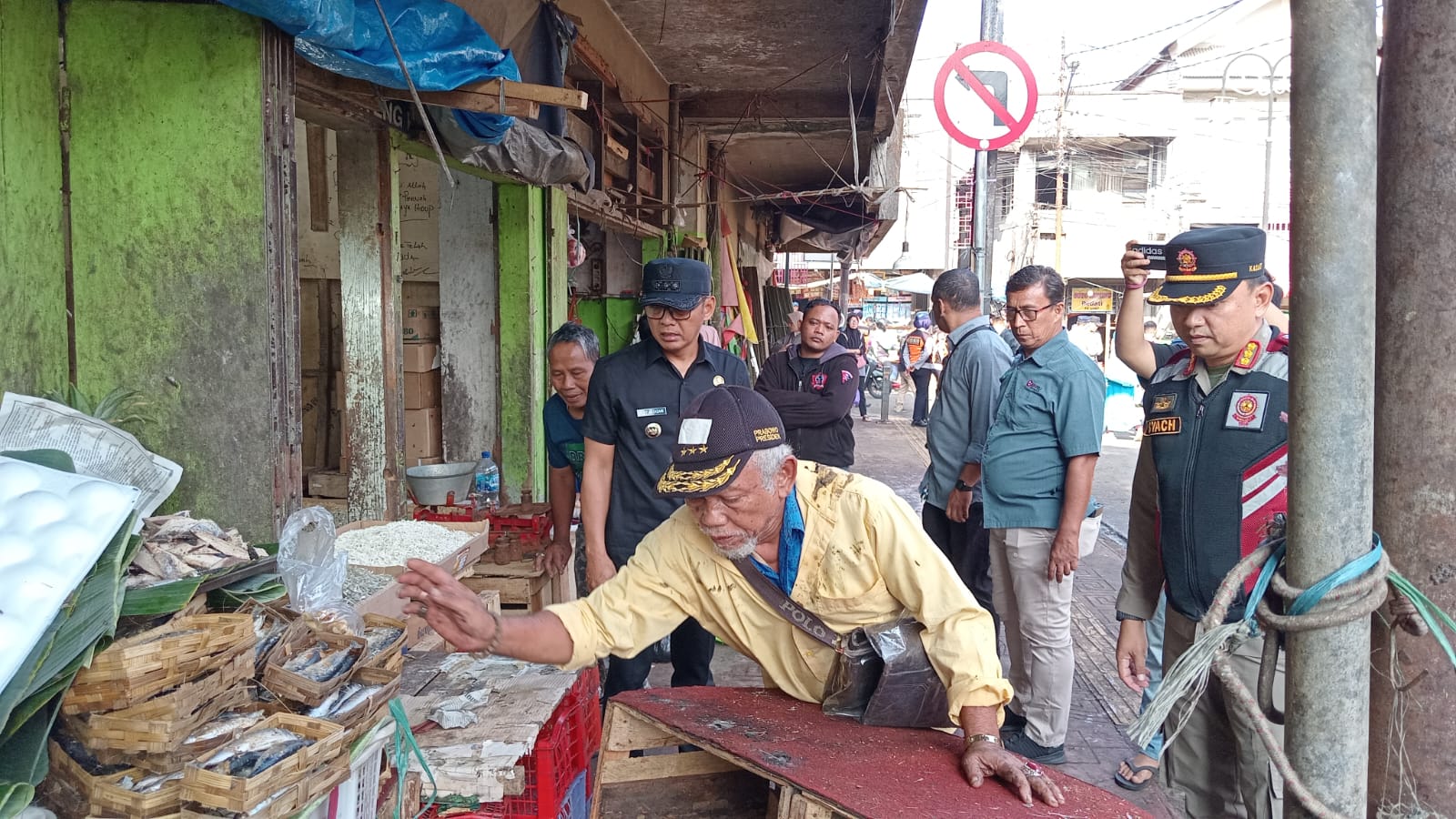 Aksi penertiban PKL di kawasan Jalan Pedati di Kecamatan Bogor (KIS/Nicho)