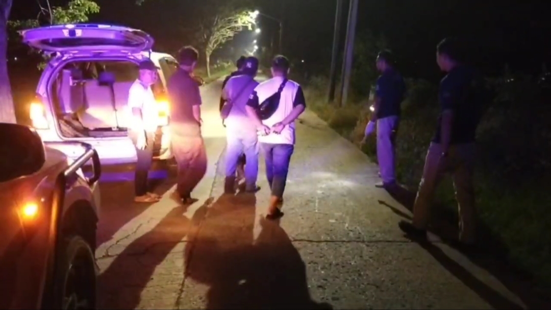 Polisi datangi lokasi tawuran pelajar yang menyebabkan satu siswa smp tewas. (eka)