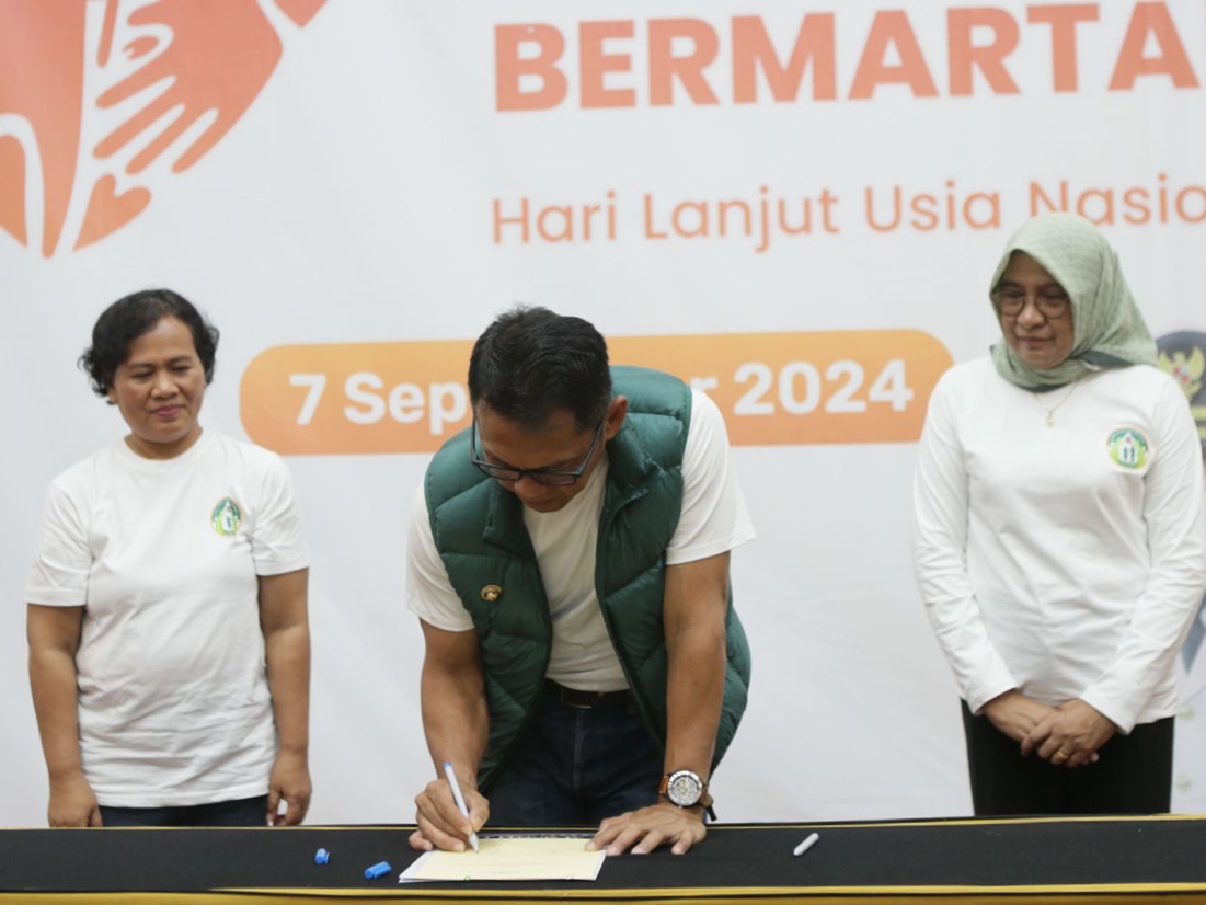 Kick Off Perwali Perlindungan Lansia, ditandatangani Hery Antasari, berbarengan dengan Hari Lanjut Usia Nasional. (Nicho)