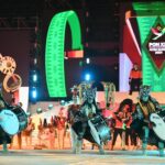 Berbagai hiburan disajikan saat penutupan pon terbesar se-Indonesia mendapat apresiasi masyarakat. (Lilik)