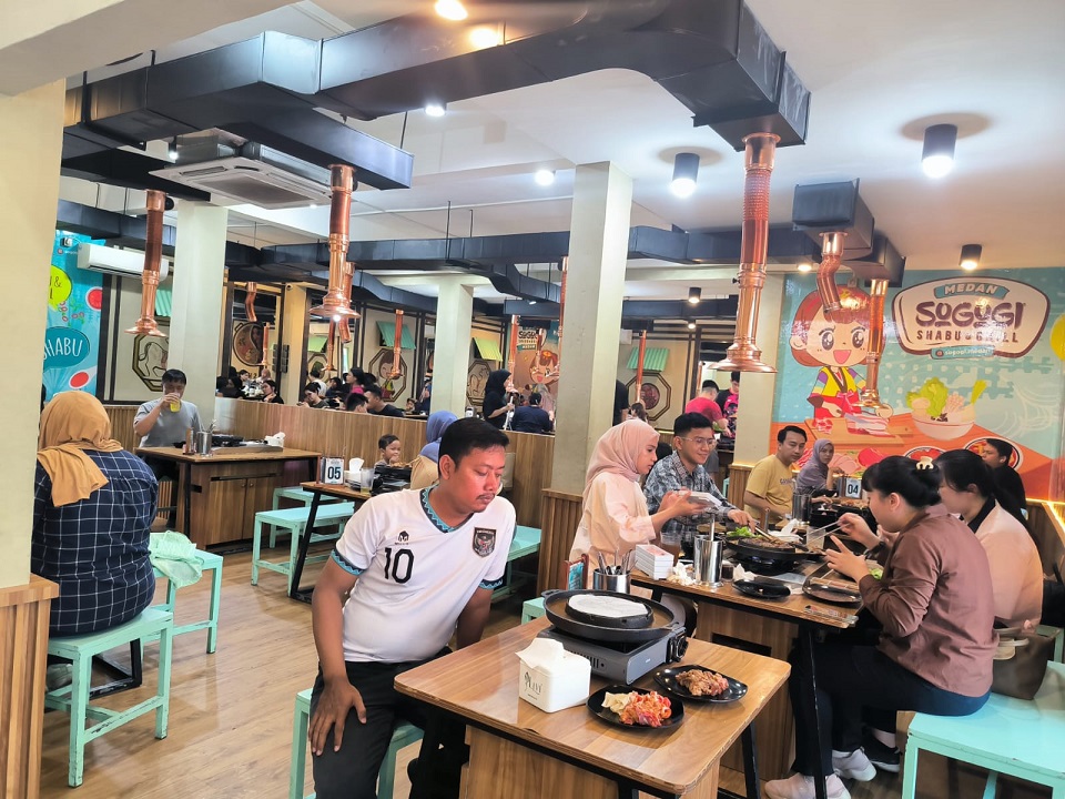 Restoran Sogogi Shabu dan Grill Medan ramai dikunjungi pecinta kuliner dari berbagai daerah di Medan dan sekitarnya. (Lilik)