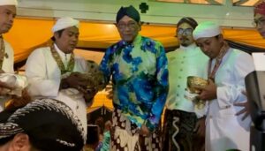 Acara Maulud Nabi, Sri Sultan Menyebar Udhik-udhik