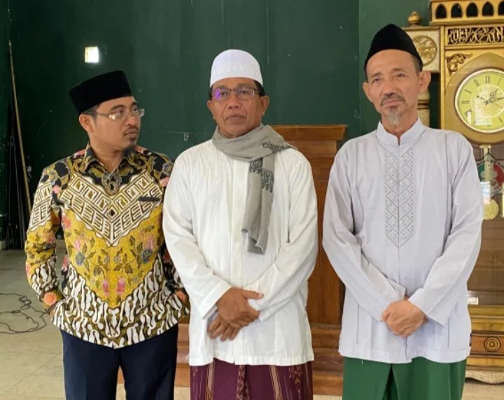 Ketua Presedium FSPP Banten KH Sulaeman Effendi (tengah)