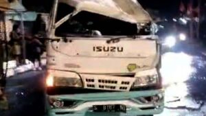 Pelajar Nyetir Truk Tangki, Tabrak Fasilitas Lalu Lintas Mojokerto