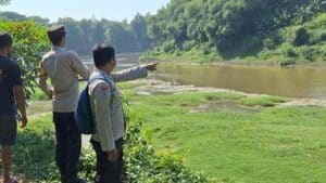 Rumah di Pinggir Bengawan Solo Tak Bisa Berenang, Dony Tenggelam