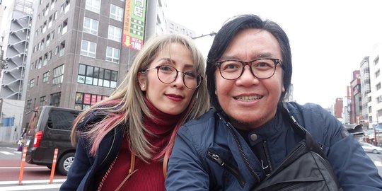 Berita kurang menyenangkan datang dari musisi Ari Lasso. Mantan vokalis Dewa 19 ini mengumumkan perceraiannya dengan sang istri, Vitta Dessy