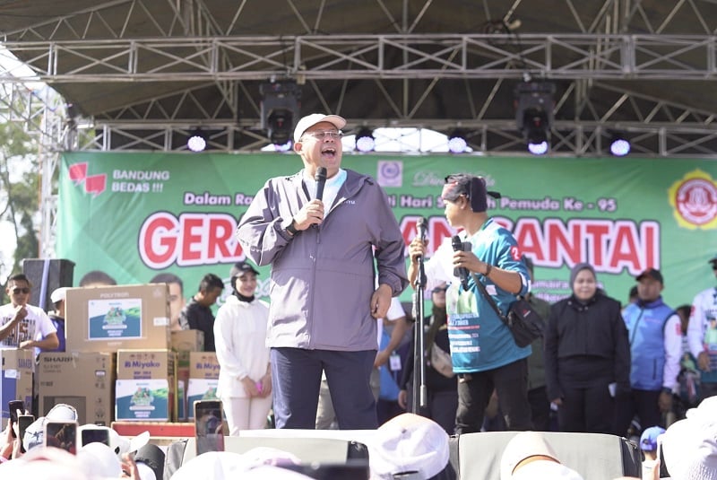 Ketua Tim Pemenangan paslon Bedas, H Cucun Ahmad Syamsurijal berorasi di hadapan pendukung Bedas. (Ist)