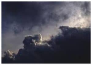 Cuaca Jakarta Diprediksi Berawan Tebal Sepanjang Hari, Hujan Ringan di Sore Hari