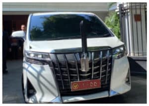 Dari Kertanegara ke Senayan, Prabowo Subianto Naik Toyota Alphard