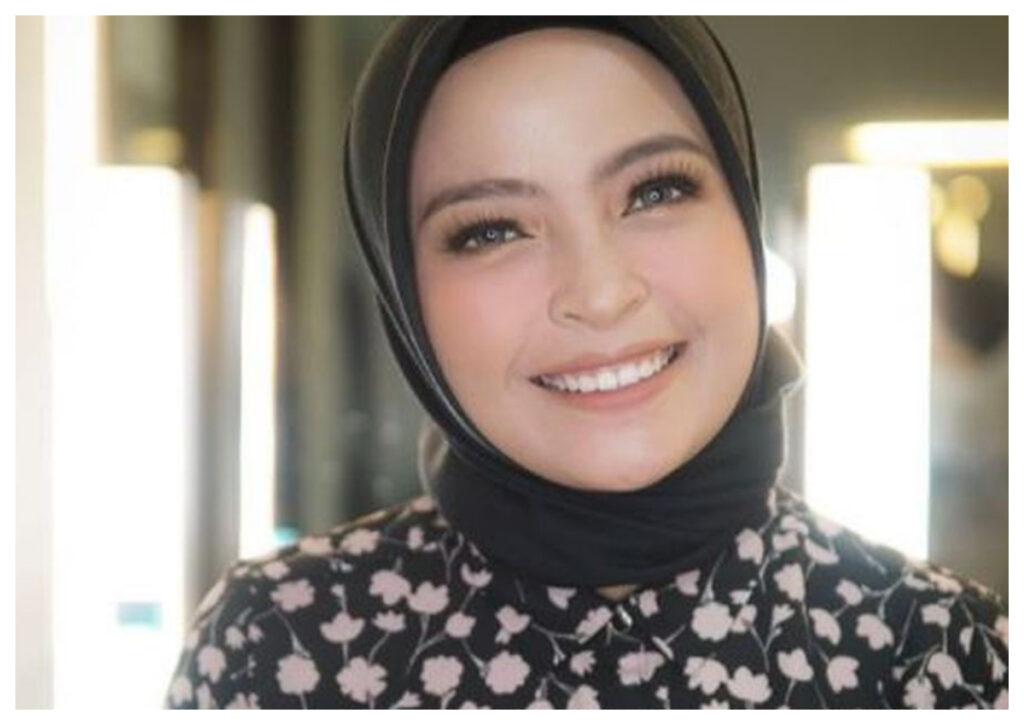 Mengenang Nike Ardilla: Tantri Kotak Lantunkan “Nyalakan Api” dengan Penghayatan Penuh