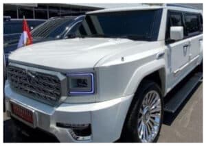 Mobil SUV Putih Berplat Indonesia 1 Siap Antarkan Prabowo ke Istana