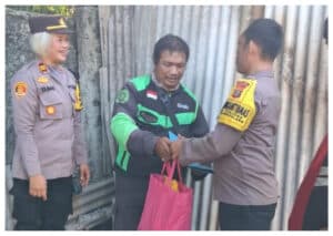 Bhabinkamtibmas dan Kapolsek Tunjukkan Empati pada Warga Melalui Kegiatan Sosial