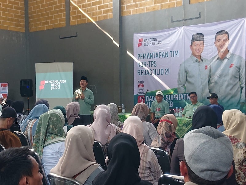 Paslon Bupati Bandung Dadang Supriatna menemui pendukungnya yang tanpa pamrih memenangkan cabup tersebut tanpa pamrih. (Ist)