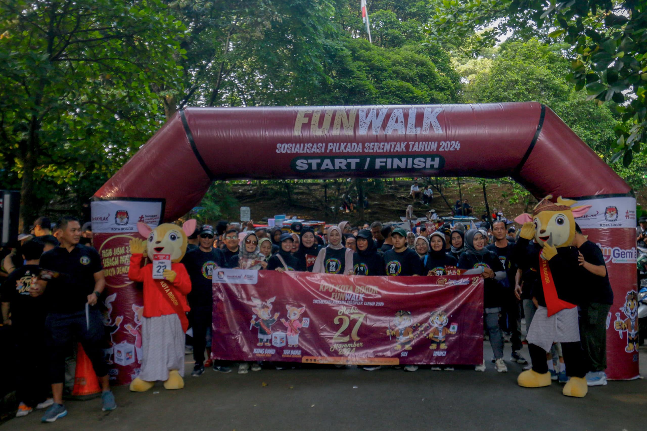 Kegiatan Fun Walk yang di gelar oleh KPU Kota Bogor. (Nicho)
