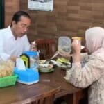 Jokowi Makan Sate