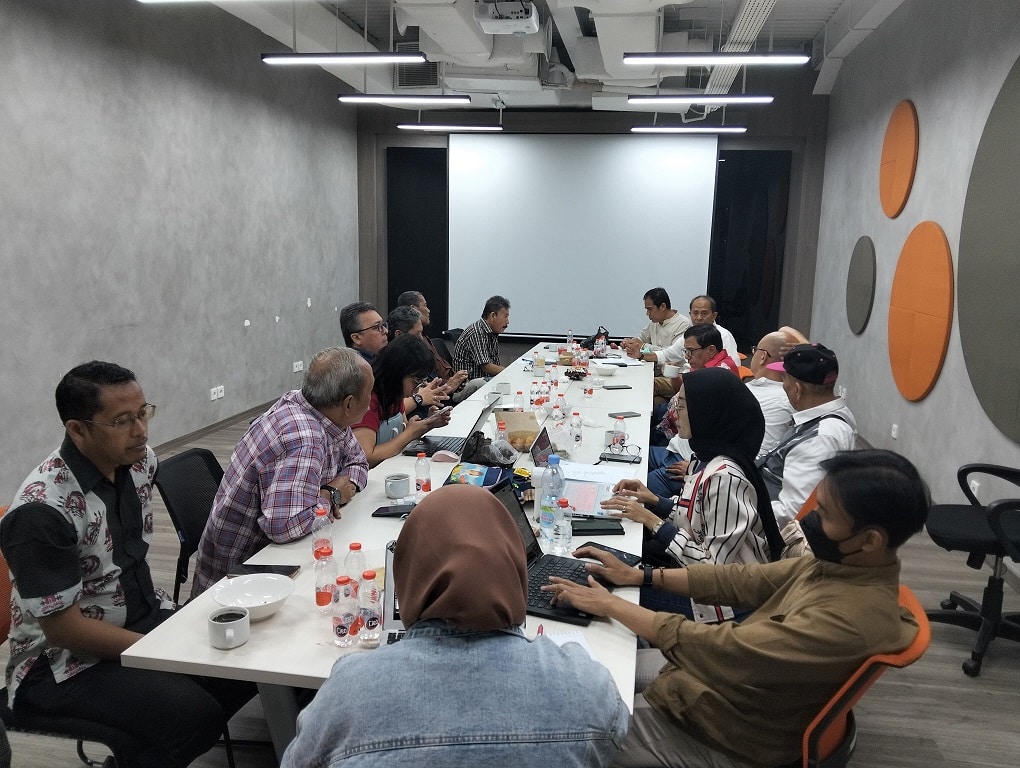 Ketum PWI Pusat Hendry Ch Bangun memimpin rapat persiapan HPN 2025. (Rizal)