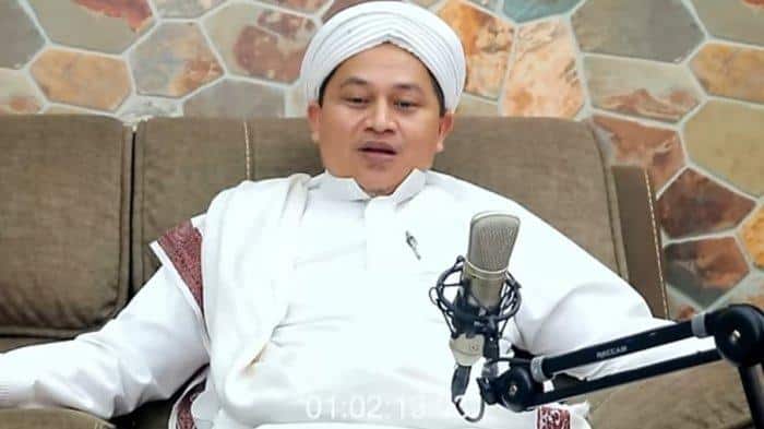 Profil KH Imaduddin Utsman Al Bantani: Klaim Nasab Ba'alawi dan Karya Ilmiah Kontroversialnya