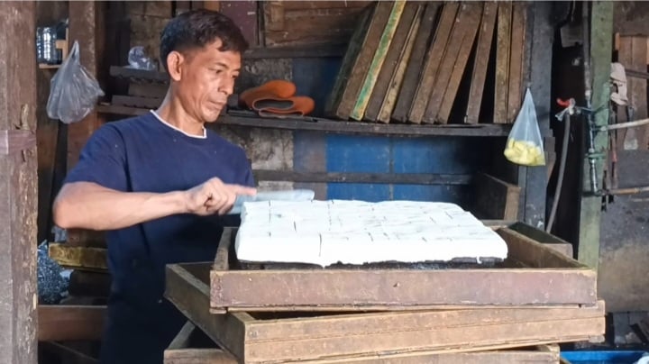 Pengrajin Tahu