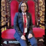 Rena Da Frina, dengan latar belakang akademis sebagai Sarjana Pertanian dan Magister Manajemen Bisnis dari Institut Pertanian Bogor (Nicho)