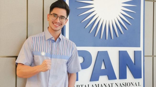 Verrel Bramasta adalah seorang aktor, penyanyi, model, dan politisi Indonesia yang memulai kariernya di dunia hiburan