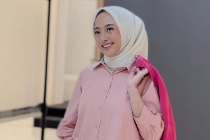 Annida Allivia lulusan S-1 Manajemen di Universitas Indonesia cucu dari pedangdut legendaris Evi Tamala. (Nicho)