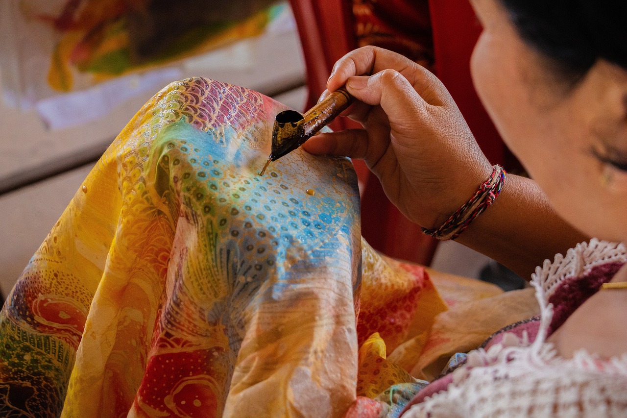 Indonesia memperingati Hari Batik Nasional diperingati setiap tanggal 2 Oktober.