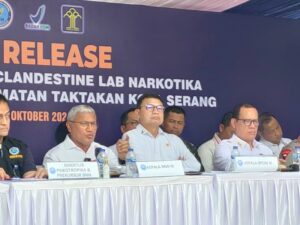 Pasutri Kendalikan Produksi Narkoba di Rumah Mewah, Disita 971 Ribu Pil PCC