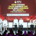 Tiga paslon gubernur/wakil gubernur DKI Jakarta saat debat pertama di JIExpo. (Ist)