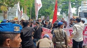 Perayaan HUT ke-498 Kabupaten Serang Diwarnai Berbagai Demo