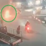 Pria bakar diri di Tangsel terekam CCTV. (Ist)