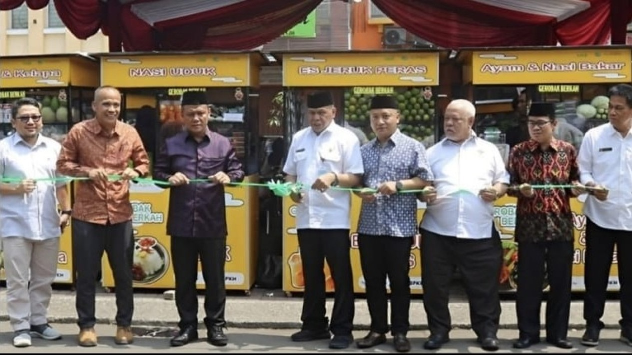 Lembaga Amil Zakat (LAZ) Al Aqsha Delatinos serahkan 1.000 gerobak gratis. (Ist)