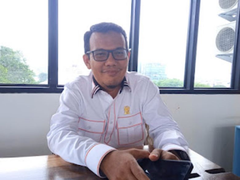 Penjaga Mesjid dan Pedagang Roti Keliling itu Akhirnya Jadi Anggota Dewan