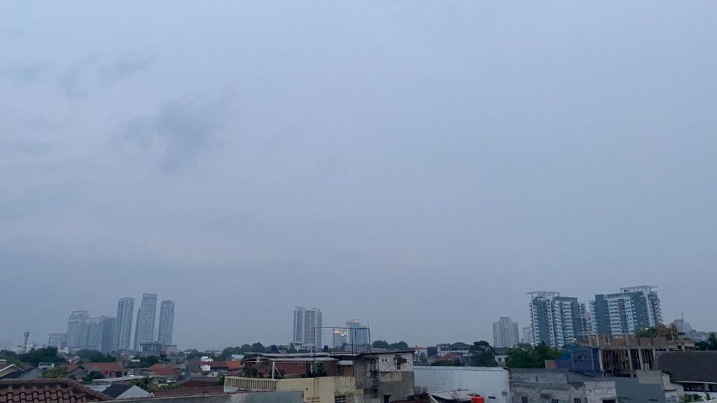 Cuaca Jakarta akan Didominasi Awan Tebal Sepanjang Hari