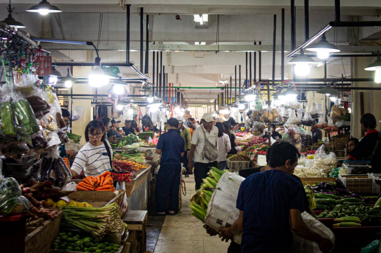 berbelanja di pasar