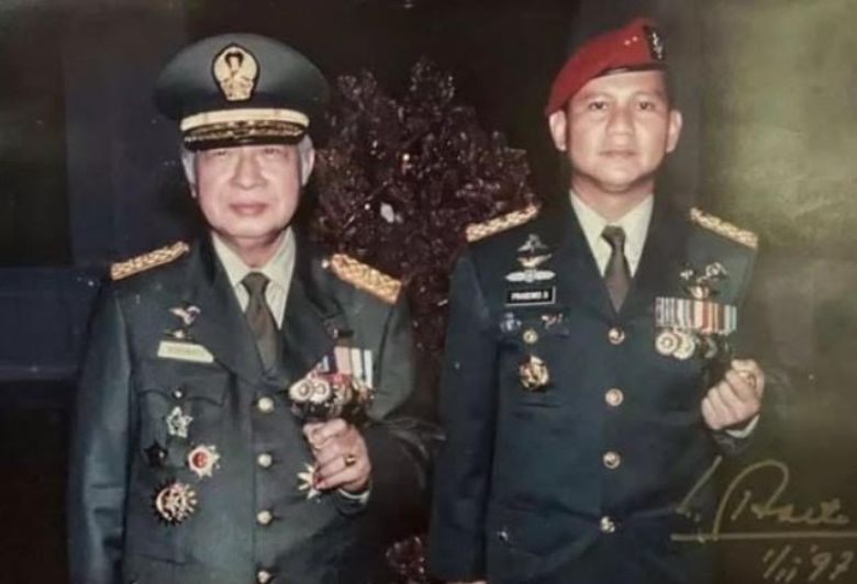 Prabowo bersama Soeharto