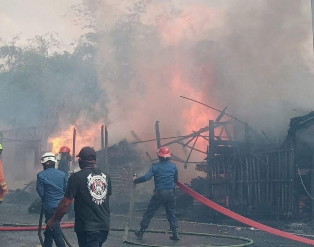 Kebakaran Hebat Landa Kios dan Rumah di Bogor, Diduga Akibat Puntung Rokok