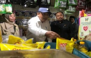Jelang Nataru, Harga Minyak Goreng dan Bawang Putih di Bekasi Masih Tinggi