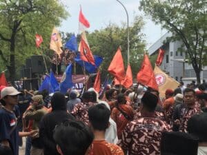 Massa Ormas dan Karang Taruna Unjuk Rasa di Depan PT Sigma Rekayasa Prima Bekasi