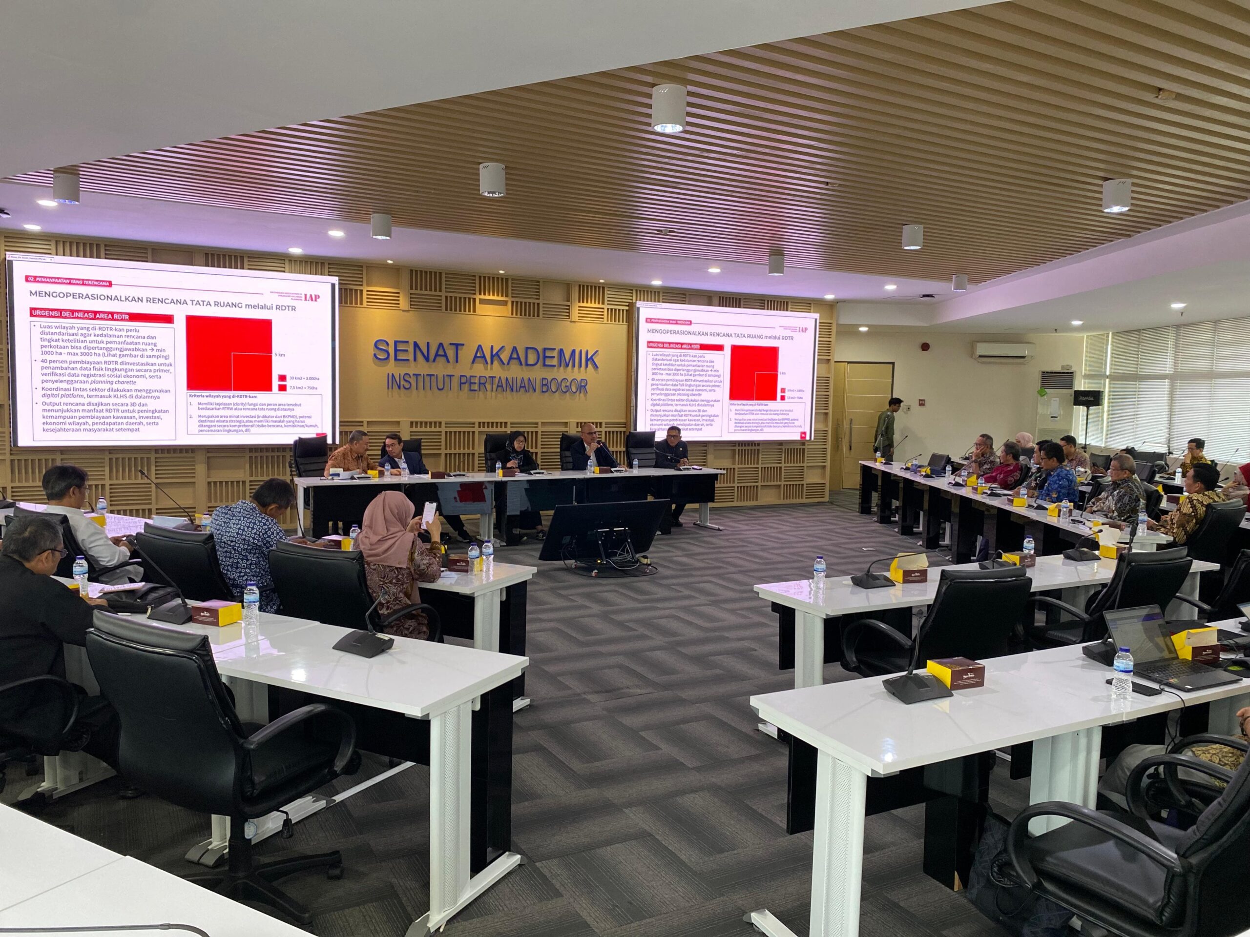 Diskusi mengupas tantangan tata ruang dan pembangunan perkotaan di Indonesia. (Nicho)