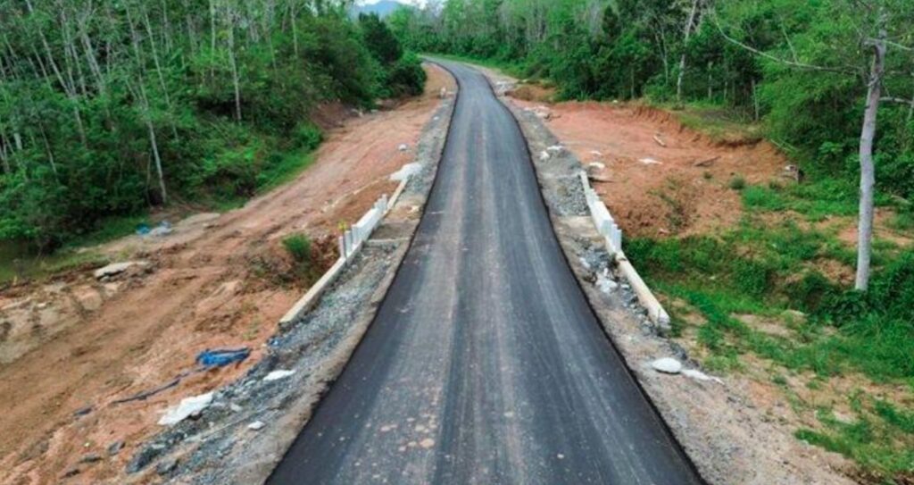 Jalan Banjarbaru-Batulicin Kalimantan Selatan Mulai Dipasang Penerangan dan Rambu Lalu Lintas