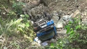 Beruntung Mobil Pikap Terjun ke Jurang 30 Meter, Sopir Selamat