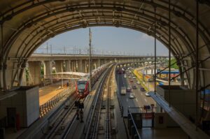LRT Alami Gangguan Listrik, Petugas Lakukan Evakuasi Penumpang