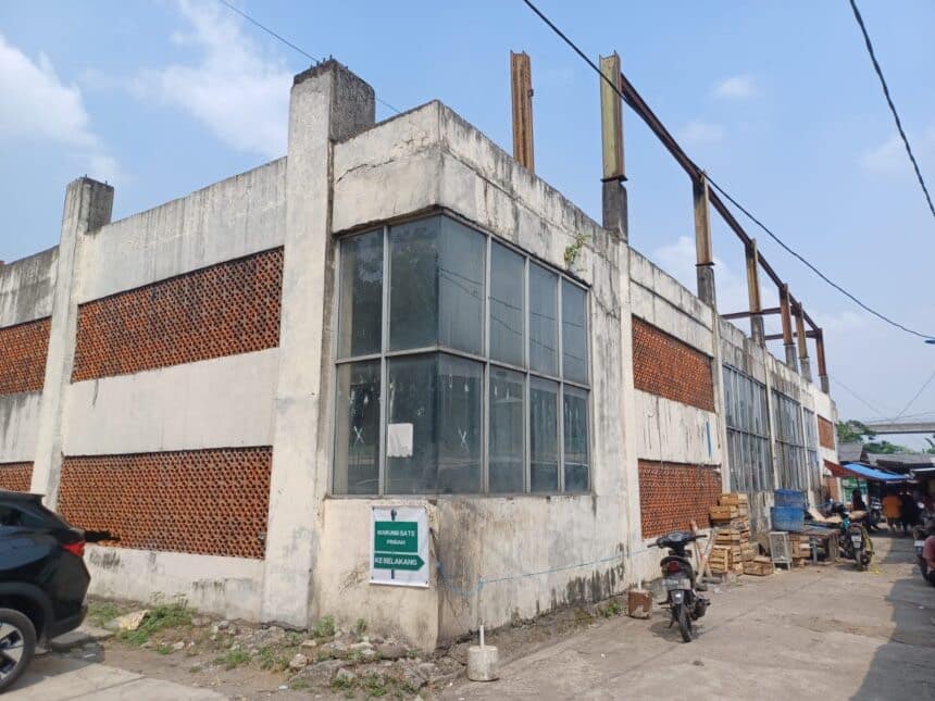 Pembangunan Pasar Munjul Jakarta Timur mangkrak. (Aldi)