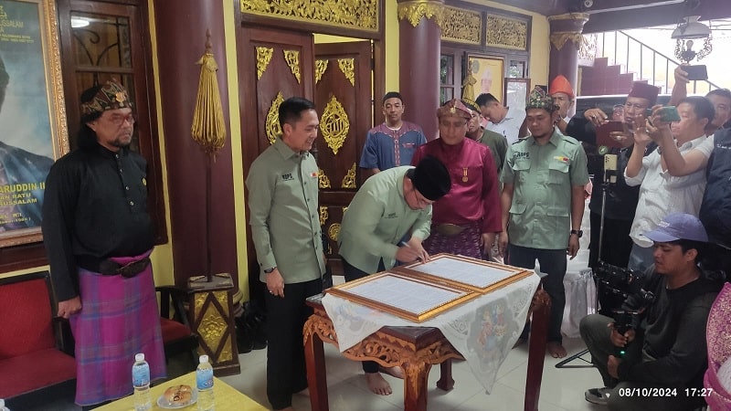 Calon Wali Kota Palembang tanda tangani fakta kebudayaan. (Dimas)