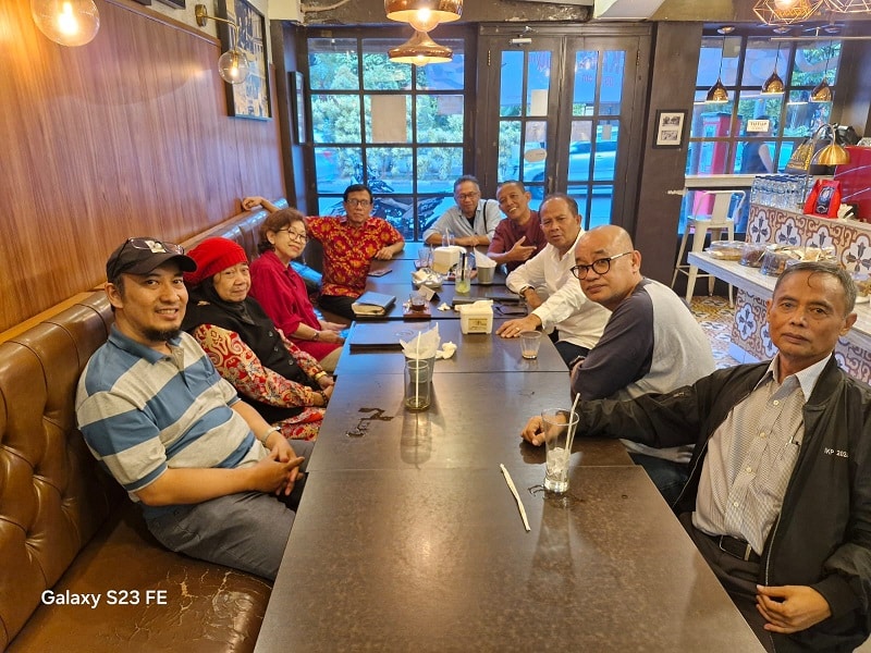 Ketum PWI Pusat Hendry Ch Bangun bersama pengurus gelar rapat bahas Anugerah Jurnalistik Adinegoro 2024. (Ist)